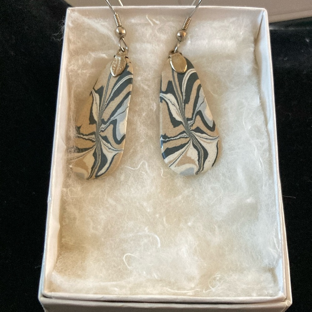 Elegant Swirl Pattern Earrings